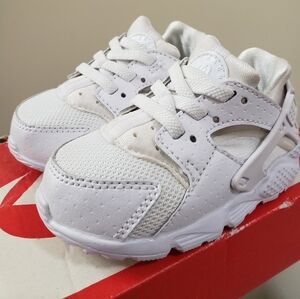 Nike Huarache Run. Toddler size- 5c. White